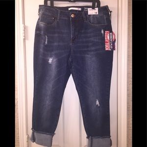 Cropped denim butt lifting jeans